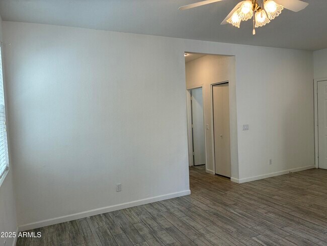 Building Photo - 1750 W Union Hills Dr