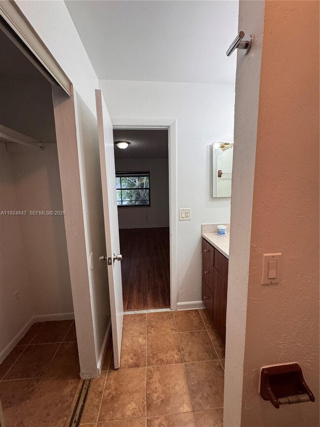 Building Photo - 3625 SW 70th Ave