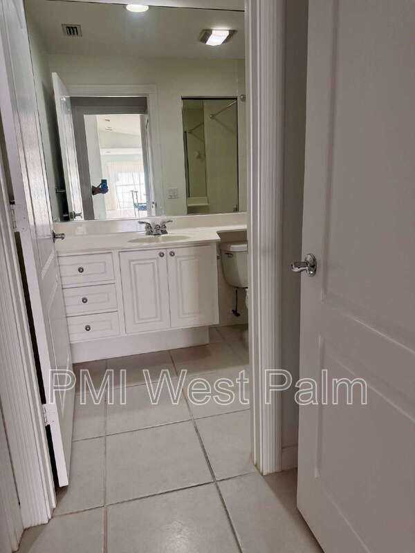 Building Photo - 8270 Eleuthera Ln