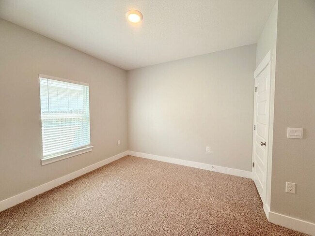Building Photo - 5753 Danbury Blvd