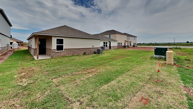Building Photo - Very Nice 4 Bedroom 2 Bath Home in Yukon S...