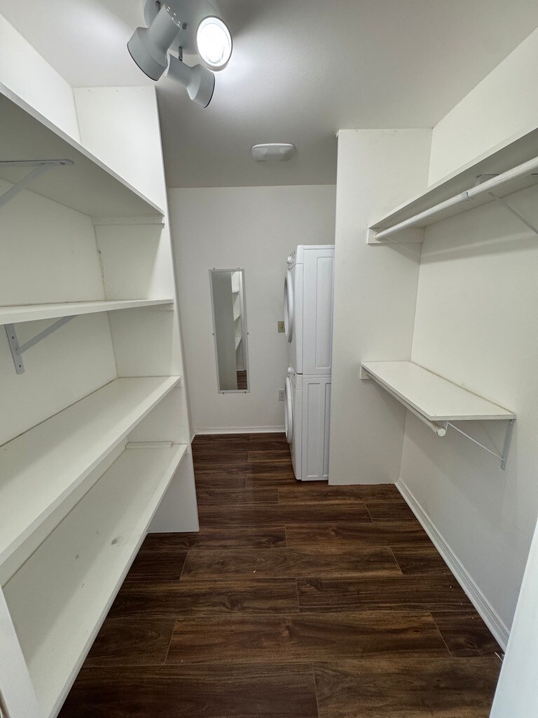 Closet - 1811 17th Ave SE