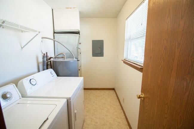 Building Photo - 2854/2856 Plaza Ct