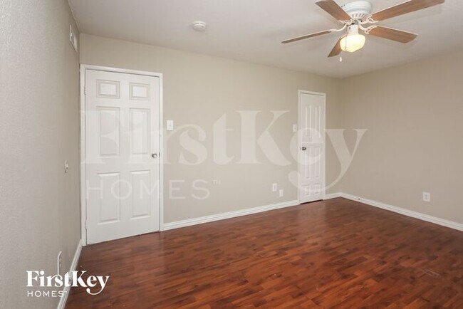 Building Photo - 4013 Commonwealth Dr