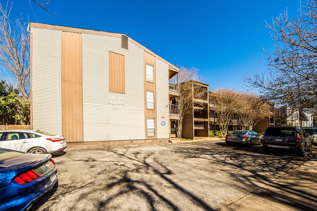 Building Photo - Pecan Square Apartments - Hyde Park