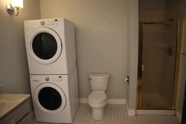 Building Photo - Duplex in Post Falls