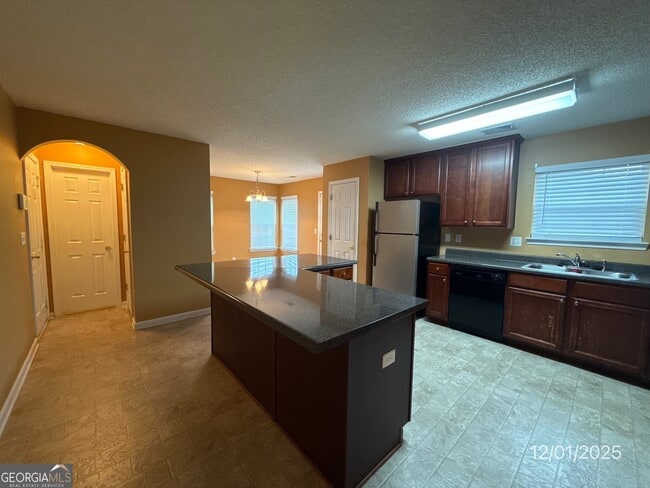 Building Photo - 460 Camella Cir