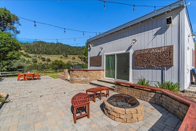 Building Photo - 47 Geysers Rd