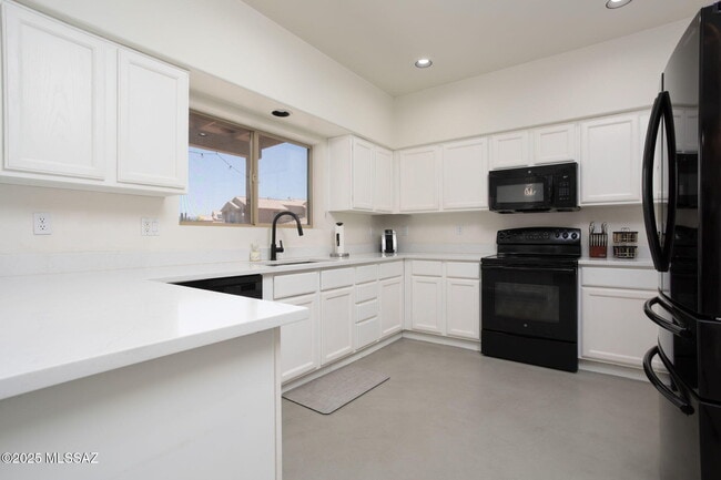 Building Photo - 6851 W Kern Dr
