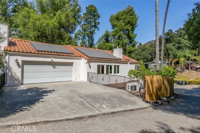 Building Photo - 2644 E Chevy Chase Dr