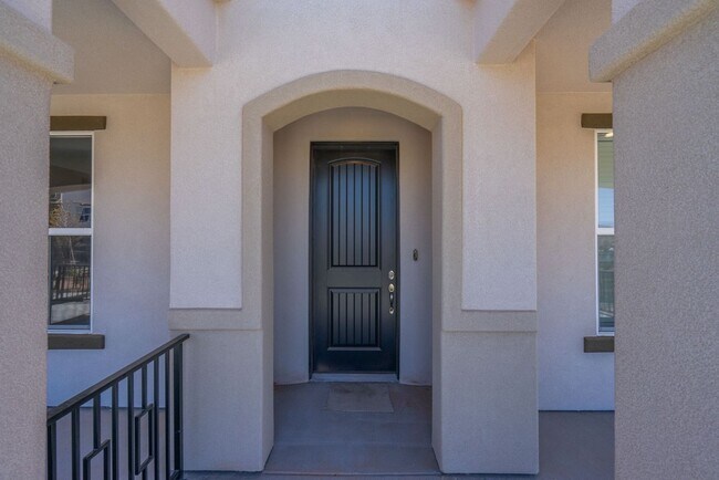 Building Photo - Well Maintained, 3 Bedroom and 2.5 Bathroom Townhome in Desert Color! Internet Included!