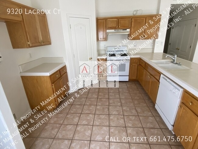 Building Photo - 9320 Lacroix Ct