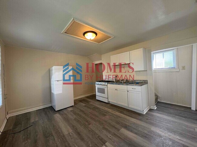 Building Photo - One Bedroom | Duplex | Move in Ready