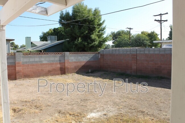 Building Photo - 2605 S Rita Ln