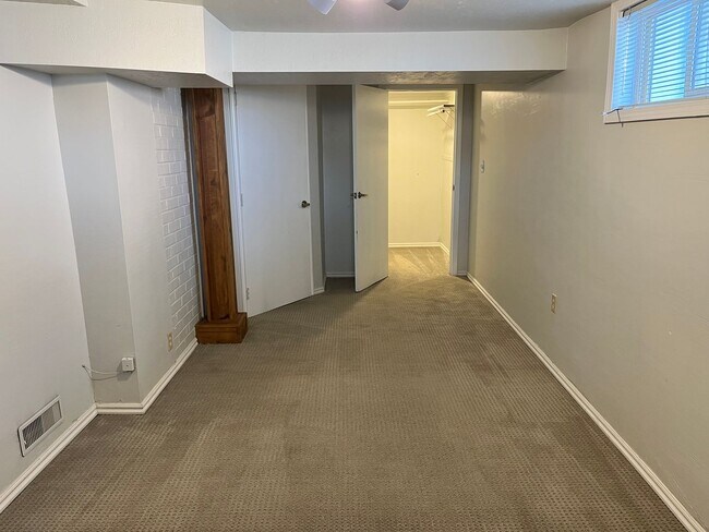 Building Photo - Charming 4 Bedroom 2 Bath Home in Sugarhouse!