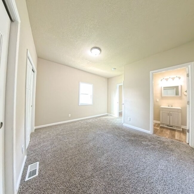 Building Photo - Updated 6 bedroom 2 bathroom home