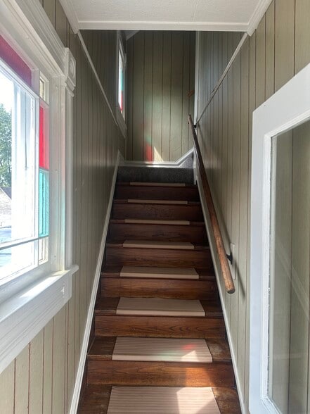 Building Photo - 71 1/2 Flory Ave