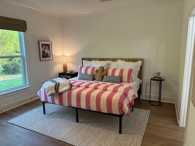 Building Photo - 1549 Alum Creek Dr