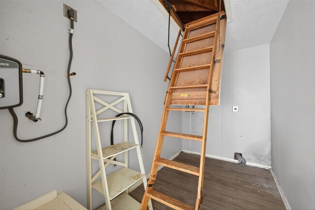 Building Photo - 8203 Lone Quail Dr