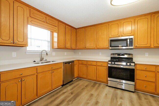 Building Photo - 5713 Colonnade Dr