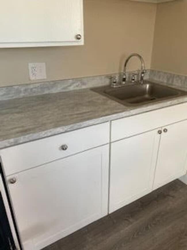 Building Photo - Studio apartment