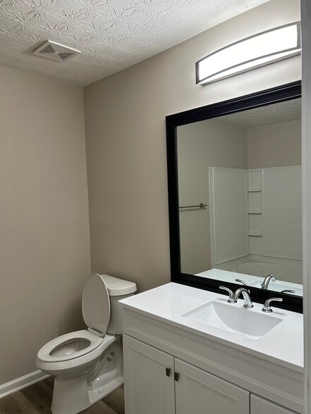 Building Photo - 2916 Vining Ridge Ter