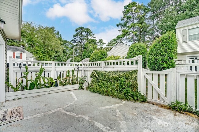 Building Photo - 8518 Castle Pine Ct