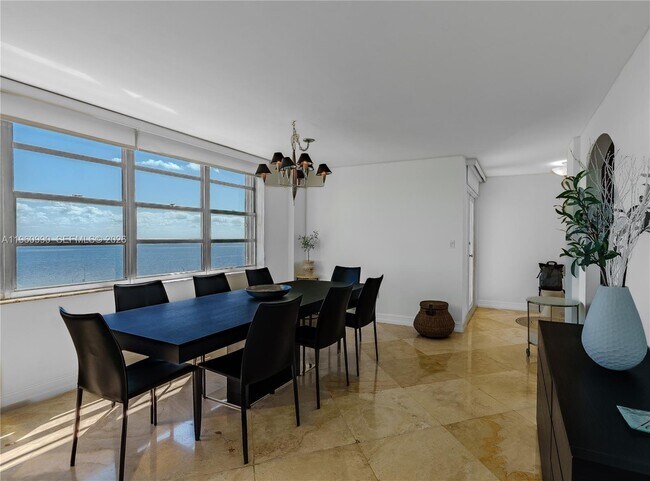 Building Photo - 150 SE 25th Rd