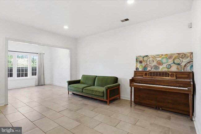 Building Photo - 4550 Fair Valley Dr