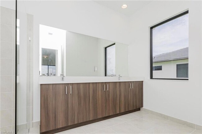 Building Photo - 5114 Panella Ave