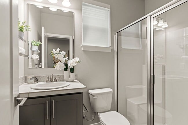 Building Photo - Listed For Rent