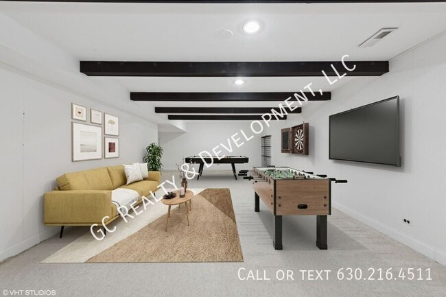 Building Photo - 118 Carriage Rd