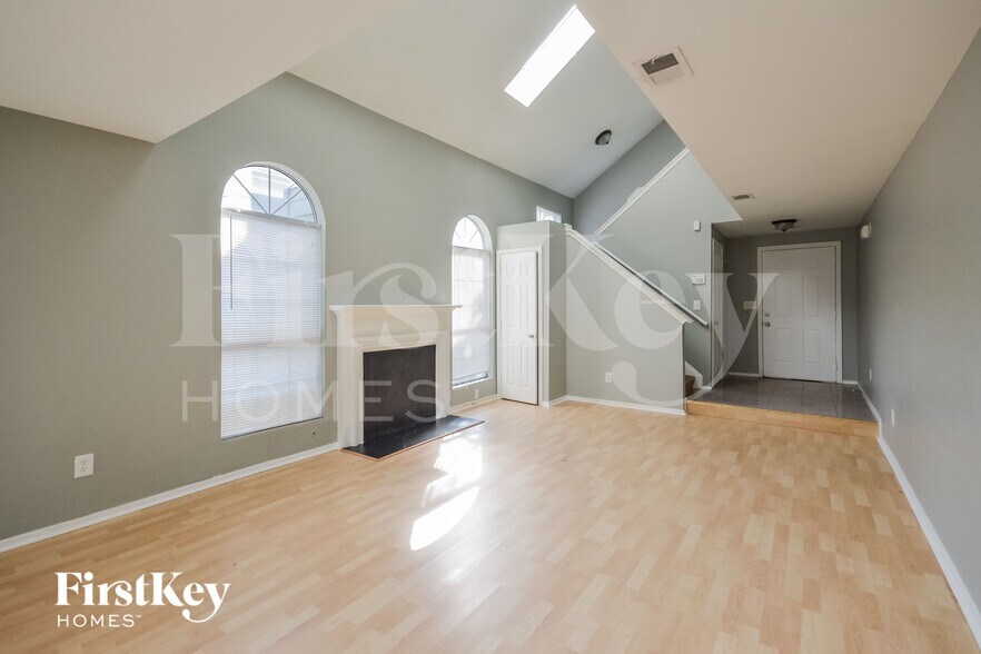 Building Photo - 1240 Woodstream Dr