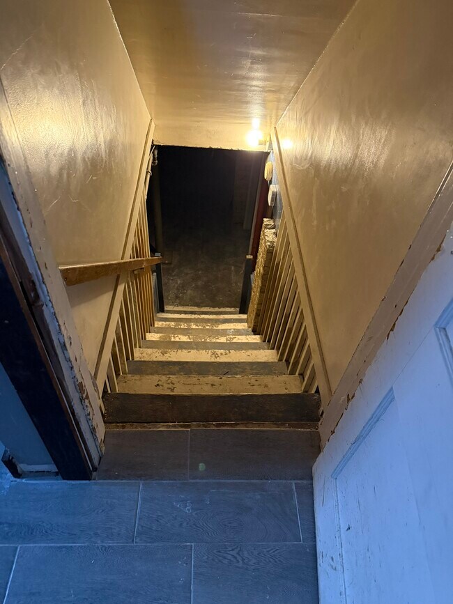 Building Photo - 1201 SW Garfield Ave