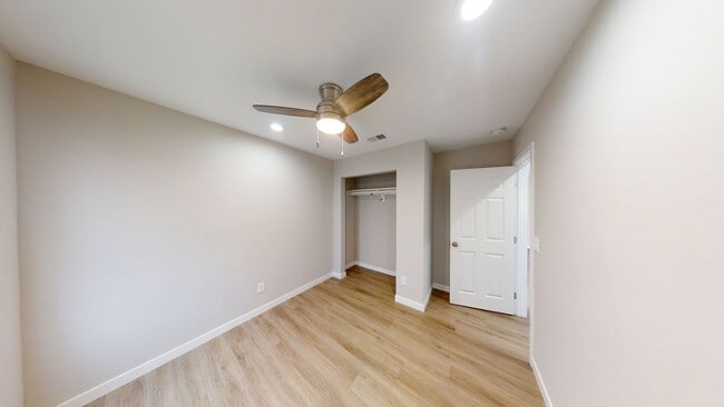 Building Photo - Beautiful 4BD/2BA (Lease out, pending sign...