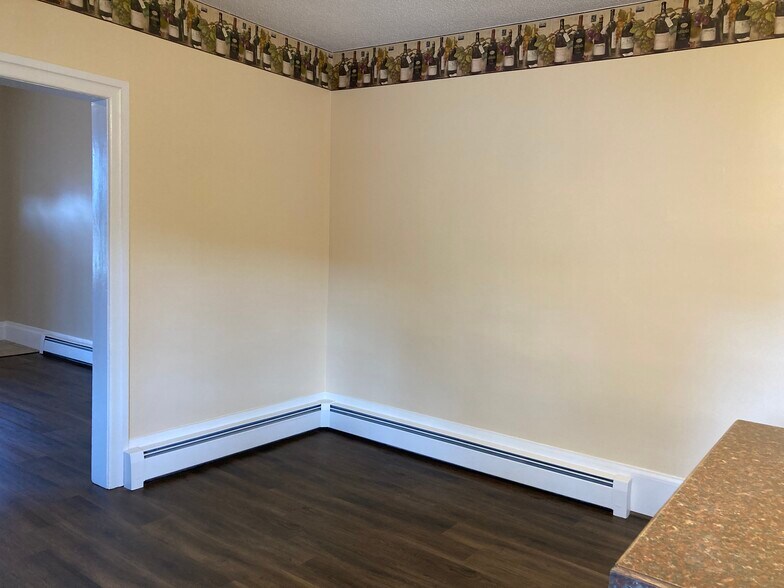 dining space in kitchen - 314 11th St