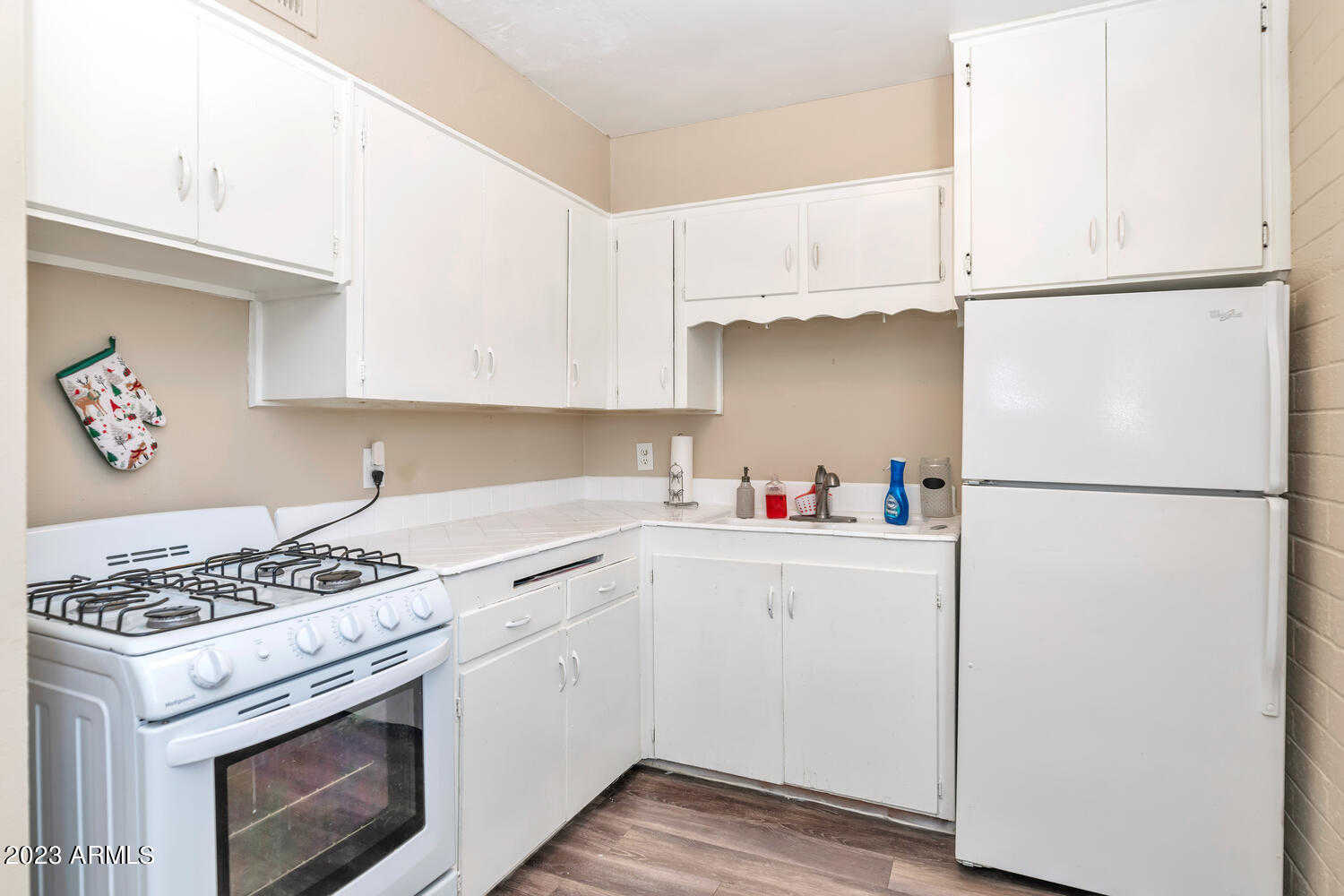 Building Photo - 3123 W Almeria Rd