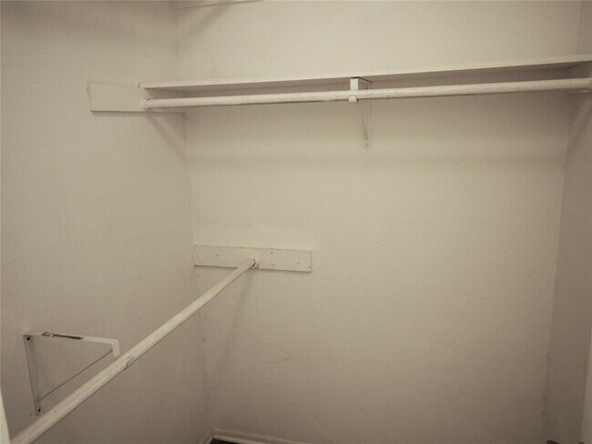 Building Photo - 1218 Tartan Ln