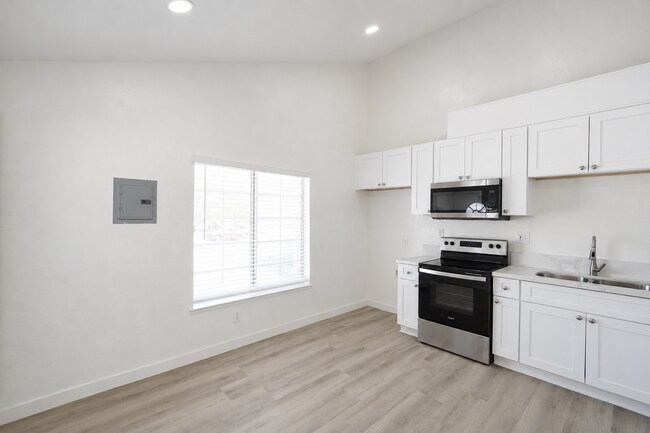 Building Photo - 12549 Lasselle St
