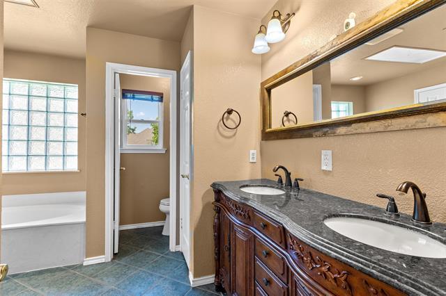 Building Photo - 608 Fairbrook Cir