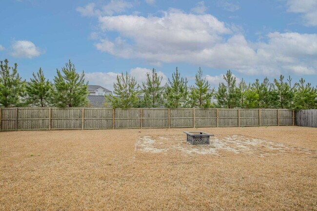 Building Photo - This Isn't a Rental. It's 2,400 Sq. Ft. of Room to Actually Live — Highcroft, Fayetteville