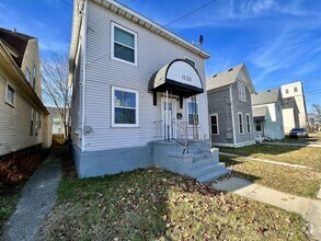 Building Photo - 1123 Pine St