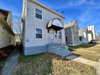 Building Photo - 1123 Pine St