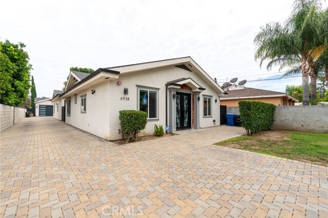 Building Photo - 6938 Peach Ave