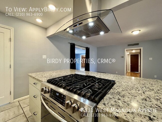 Building Photo - **3 Bed, 2 Bath Home with Detached Garage/...