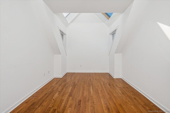 Building Photo - 66 Wilton Crest Rd