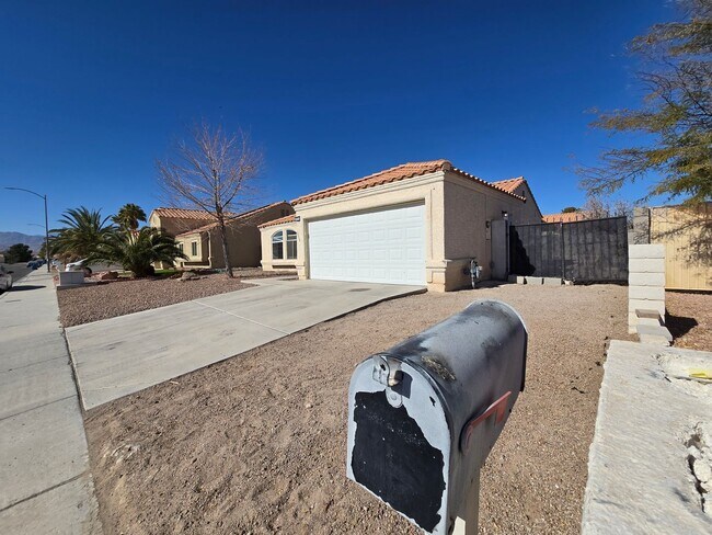 Building Photo - **Gorgeous 4-Bedroom Home in North Las Vegas!**