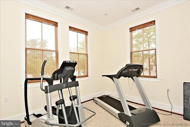 Building Photo - 910 Powhatan St