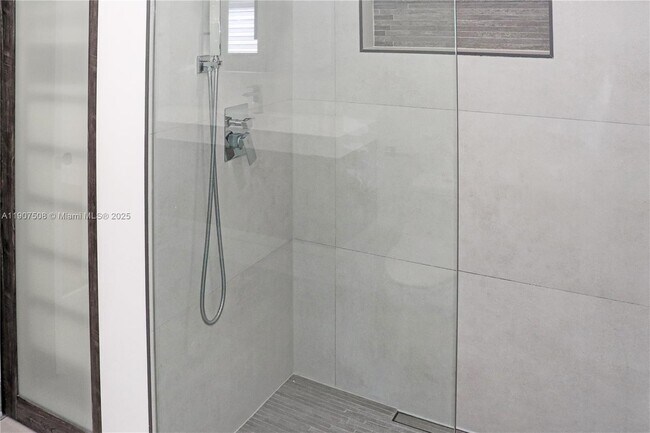 Building Photo - 11020 SW 140th Ave