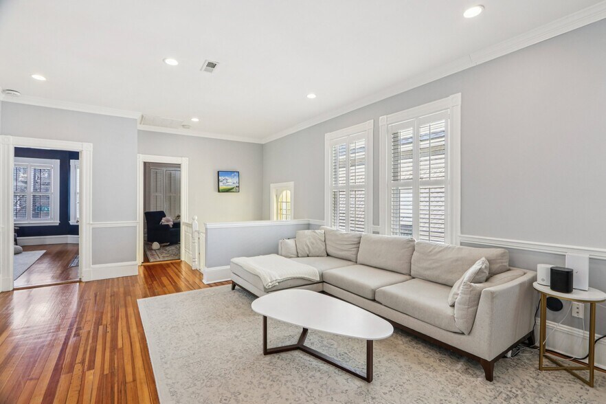 Building Photo - 424 Centre St